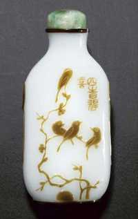 late 18th/early 19th century A Yangzhou seal school brown overlay white glass snuff bottle